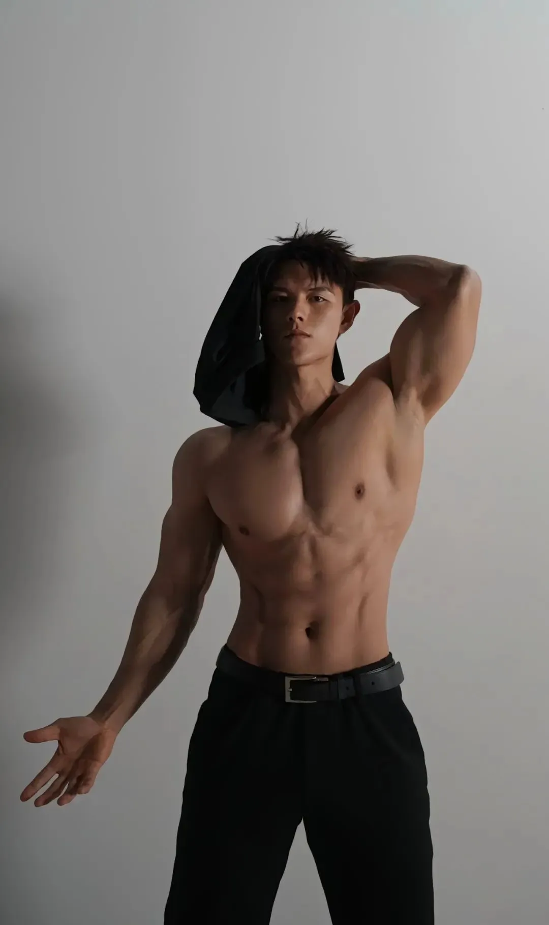 188cm 网红肌肉博主直播被狂摸！