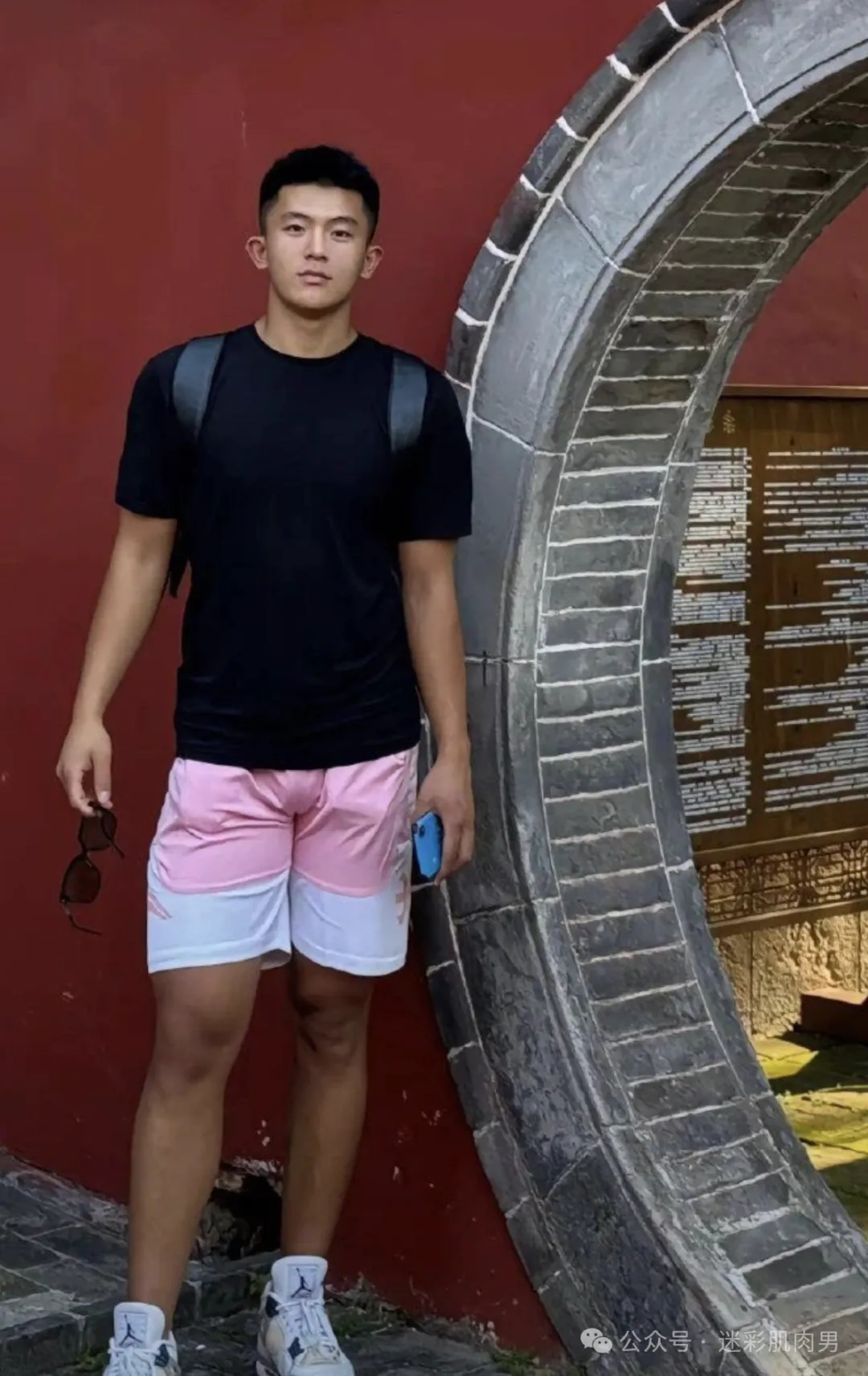 山东 05 年体育生 185CM 穿粉色短裤，谁能拒绝这实力！