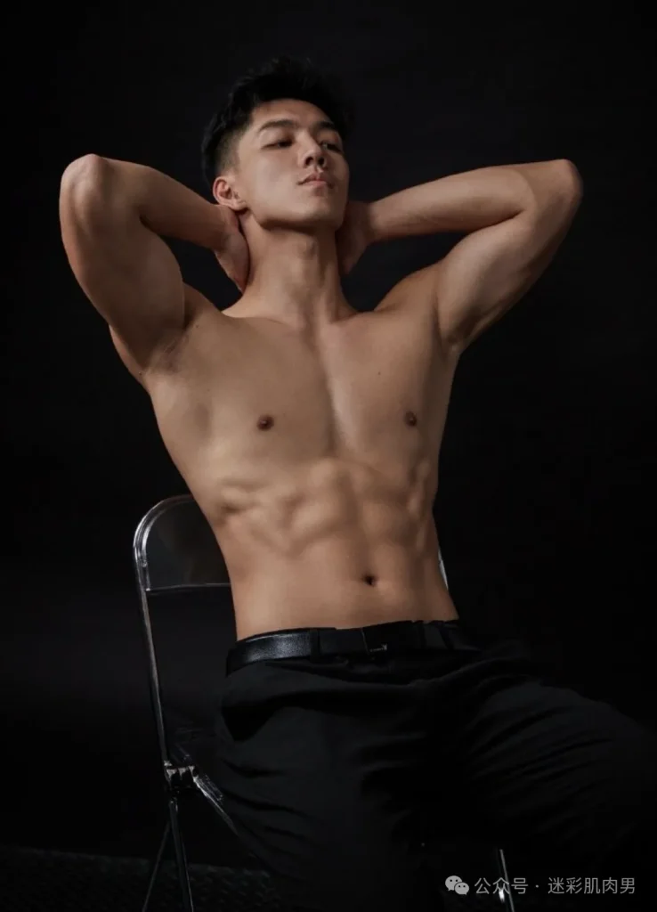 打篮球脱衣的运动男鼻子太顶了？粗壮大长腿实力强！