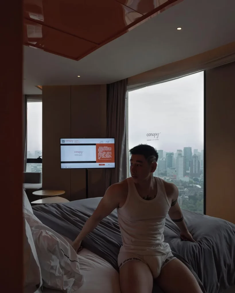 黑皮肌肉风暴，逆光健身美学，成都小哥哥带你玩转全球