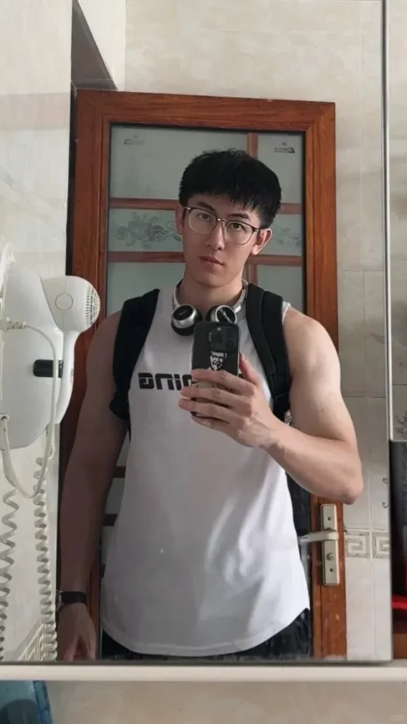迷彩型男 " 私教！长的太帅啦！