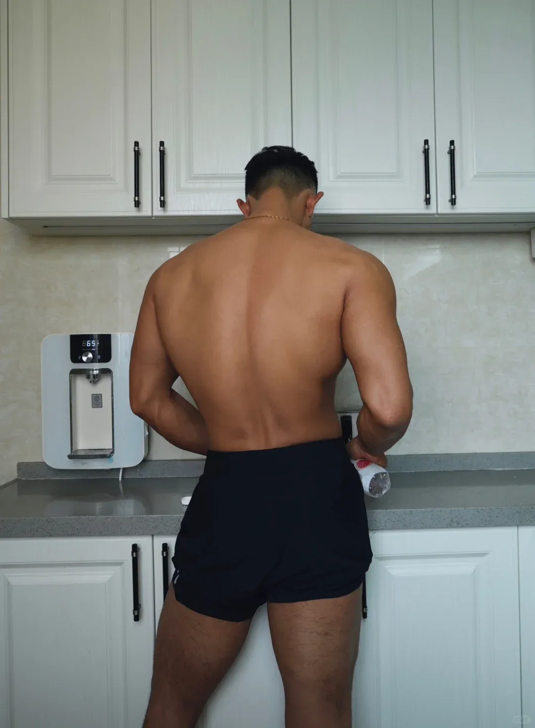 双开门大只型男，那好看的后背