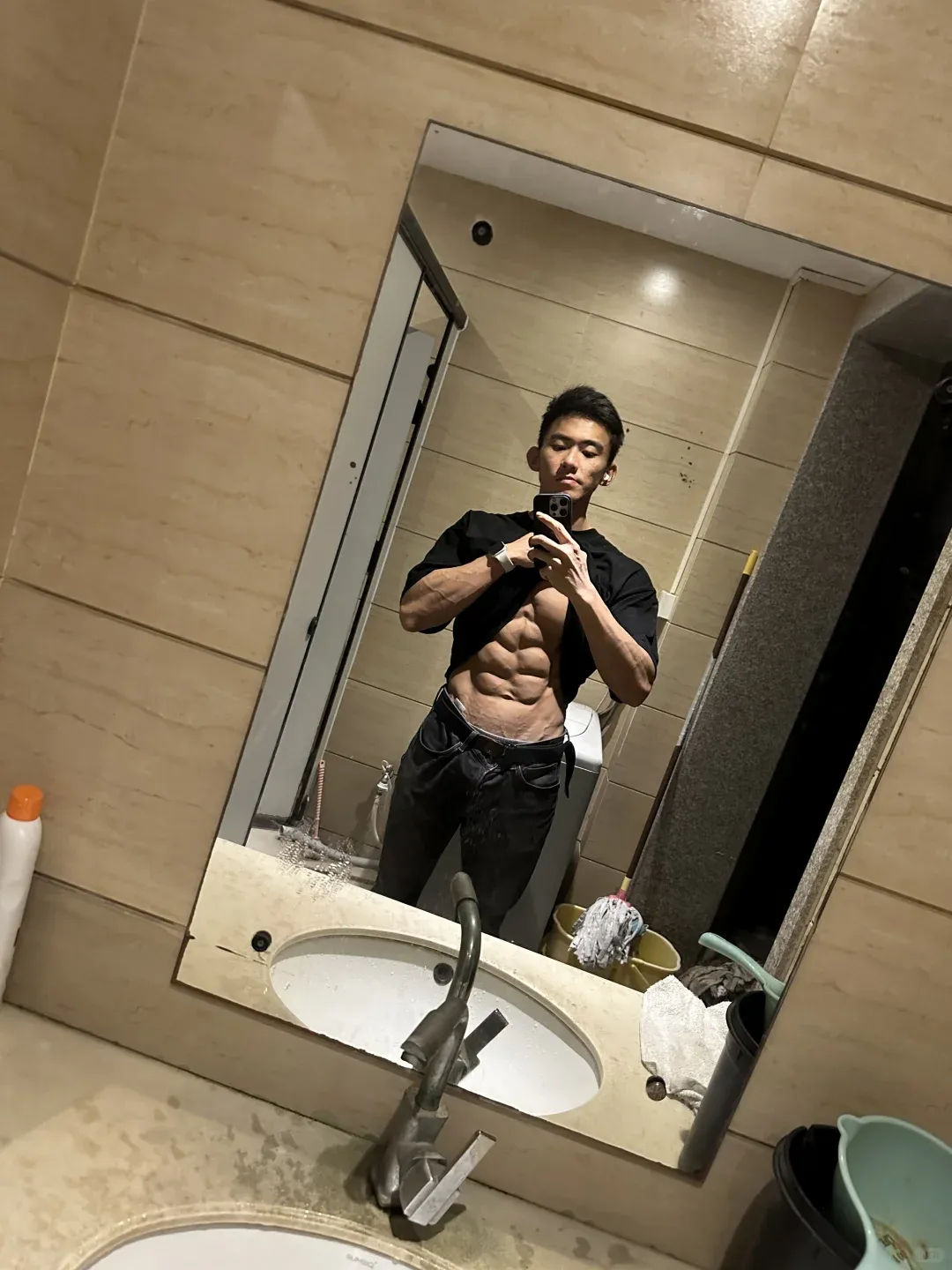 肌肉维度震撼全场，健体冠军小哥哥漫画般的肌肉！