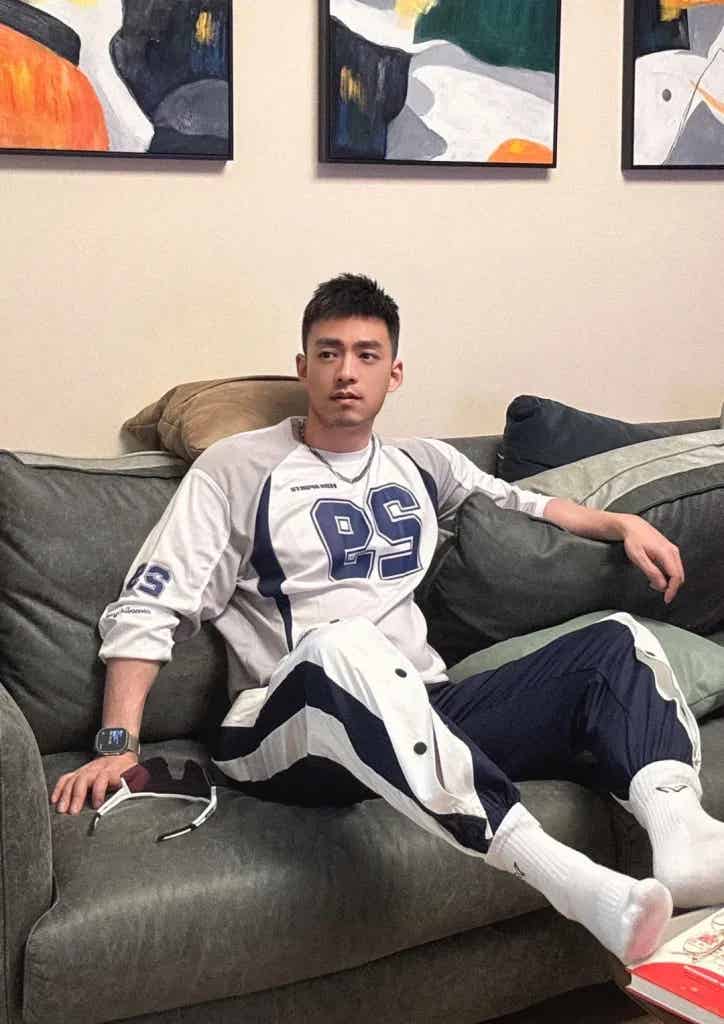 正装绝绝子！会穿搭的暖男了解一下 | 网红帅哥