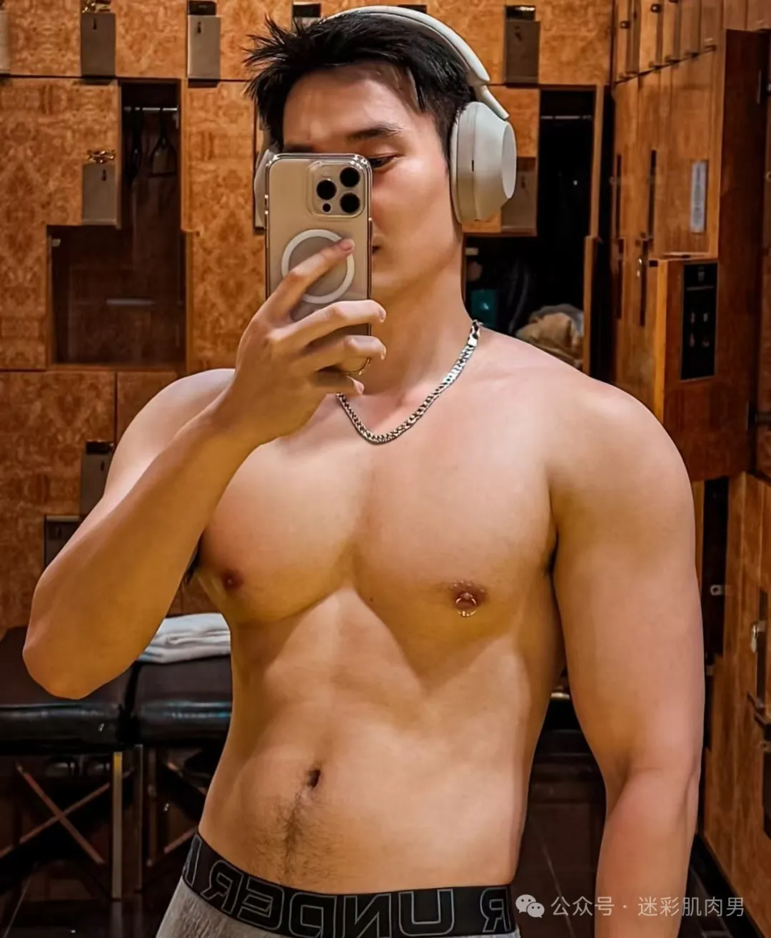 181CM 空少为吸引穿内裤拍大片？大鼻子也太撩了！
