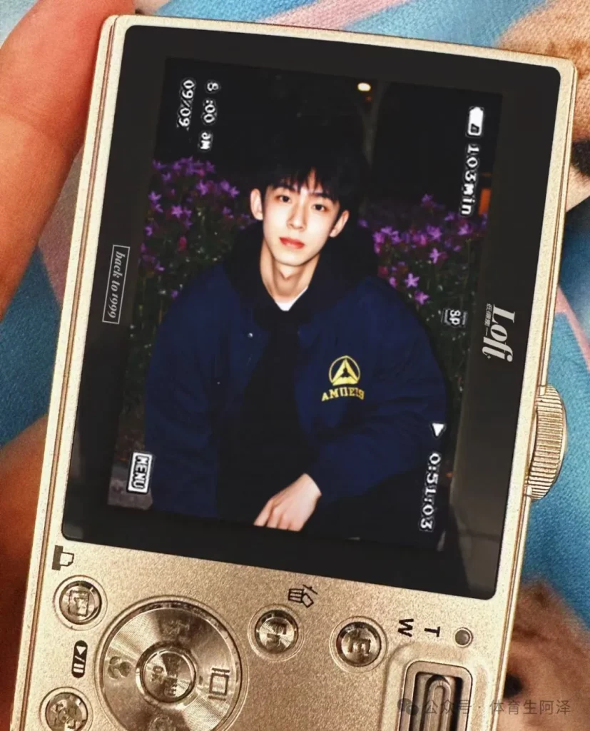 白袜长腿体育生男友，少年感满满。这又是哪个男生的初恋......