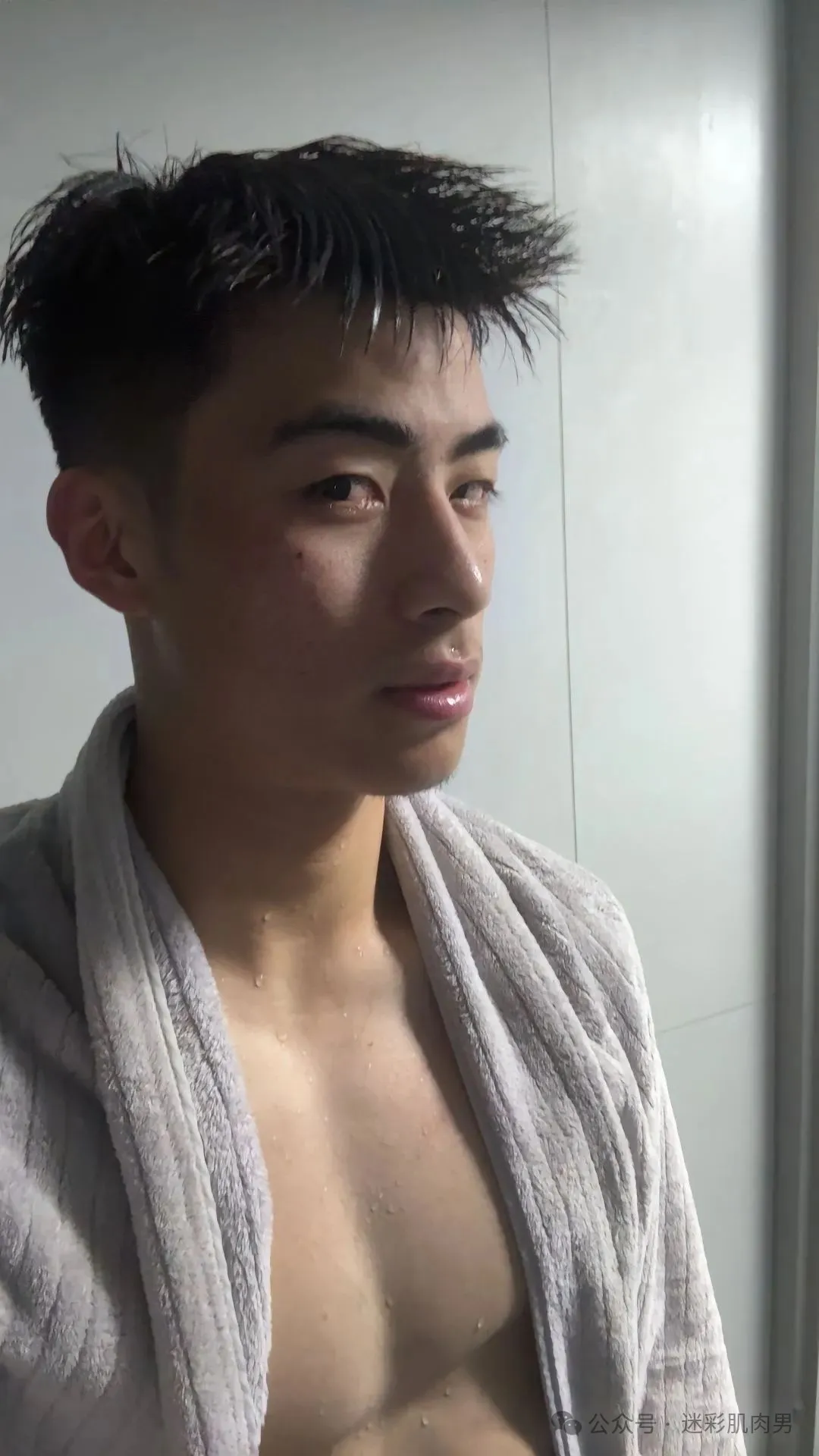 刘姥姥最爱 20 岁山东男大体育生！？一次直接见两个？