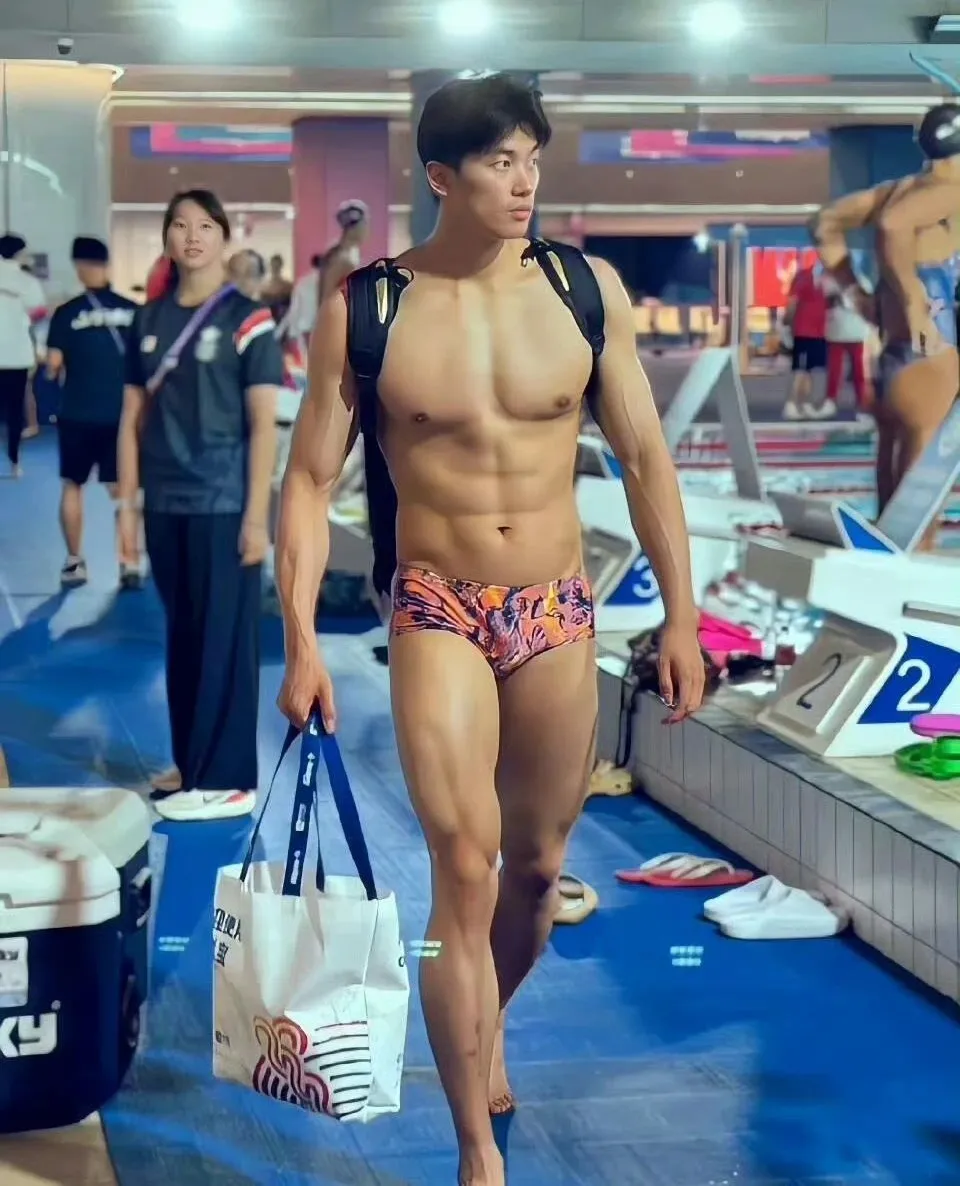 192CM 汪顺的泳裤太太勒了！