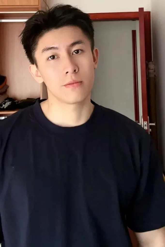 迷彩型男 " 私教！长的太帅啦！