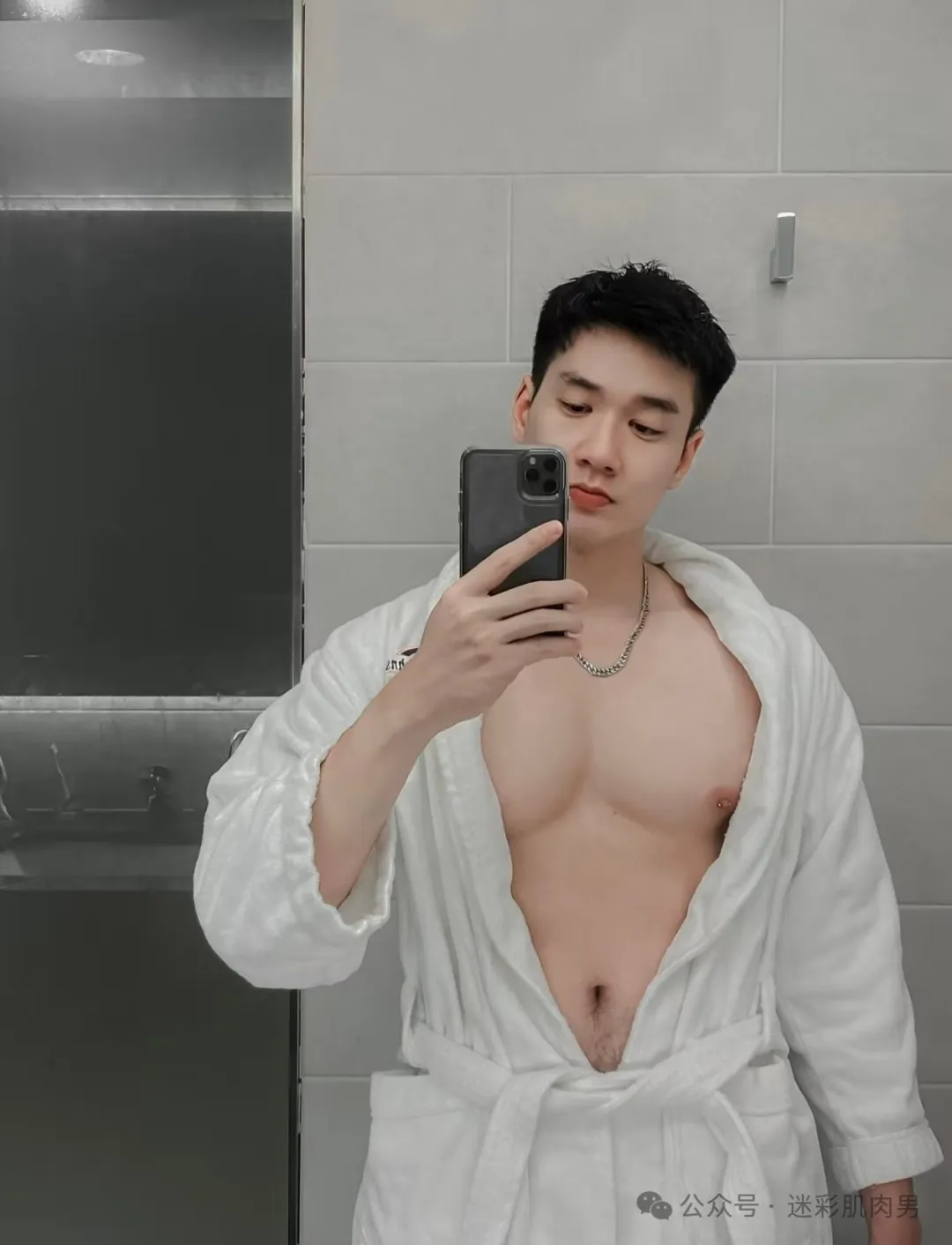 181CM 空少为吸引穿内裤拍大片？大鼻子也太撩了！