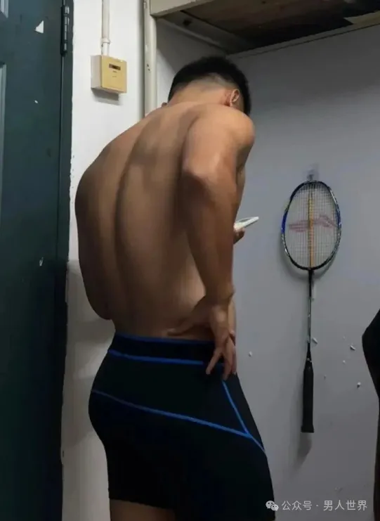 男大，太粗壮了！师大黑皮体育生
