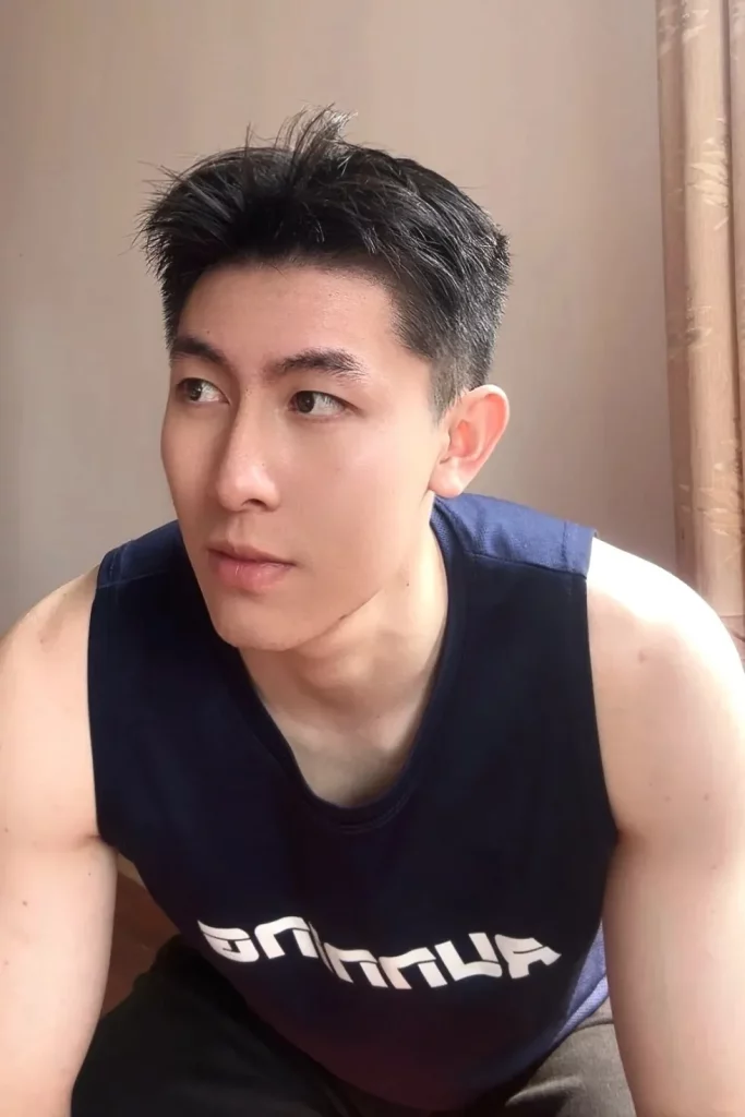 迷彩型男 " 私教！长的太帅啦！
