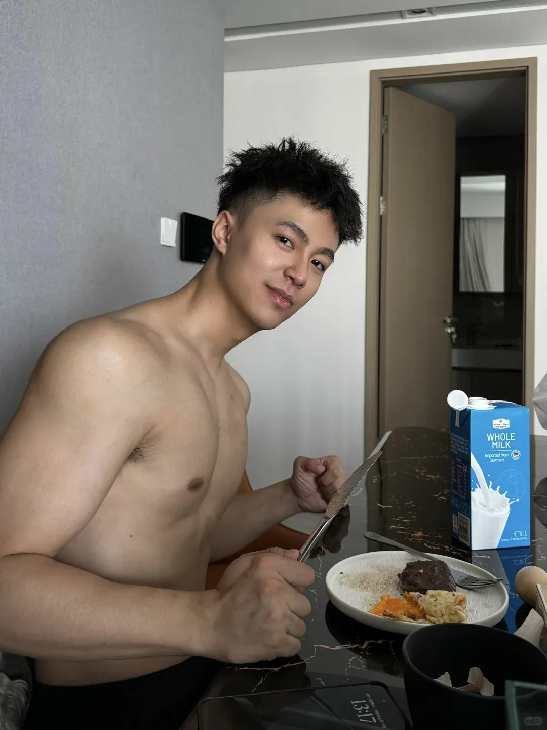 冬天别偷懒！185cm 白袜男邀你寒冬坚持健身