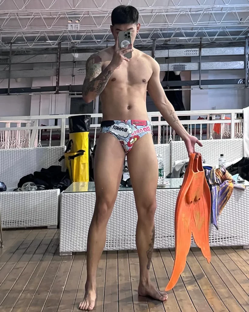 晒成黑皮又怎样？北京男孩泡在水里的快乐