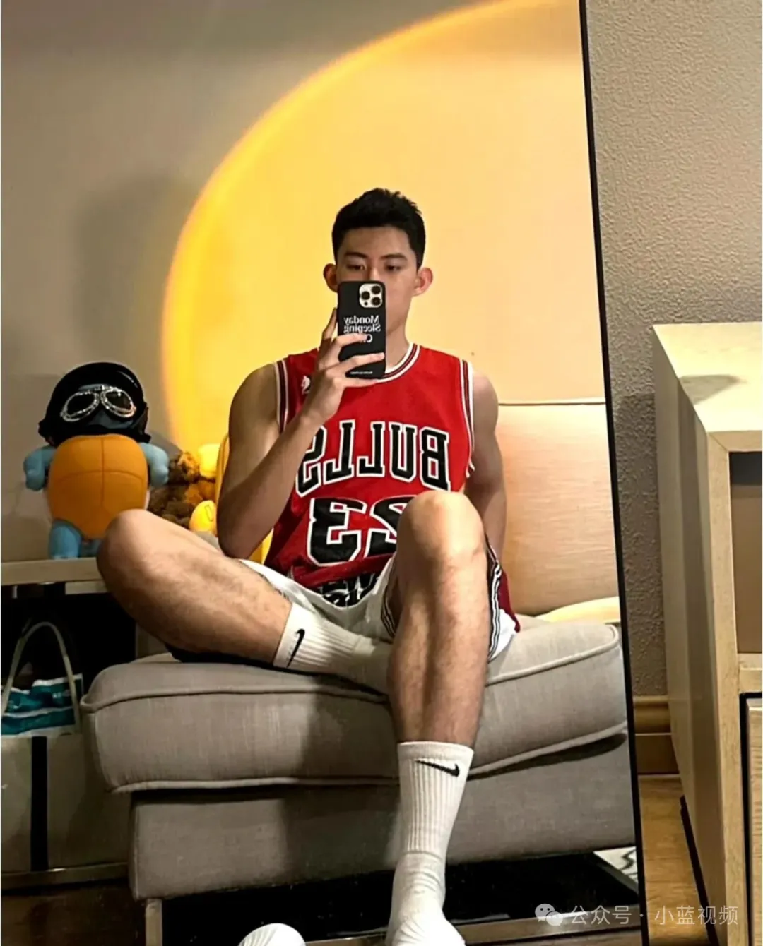 22 篮球体育生，沙滩上凭实力楚楚动人！