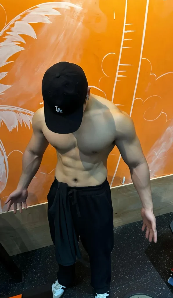 超 Sexxxy 体育生，健身肉壮身材小哥！