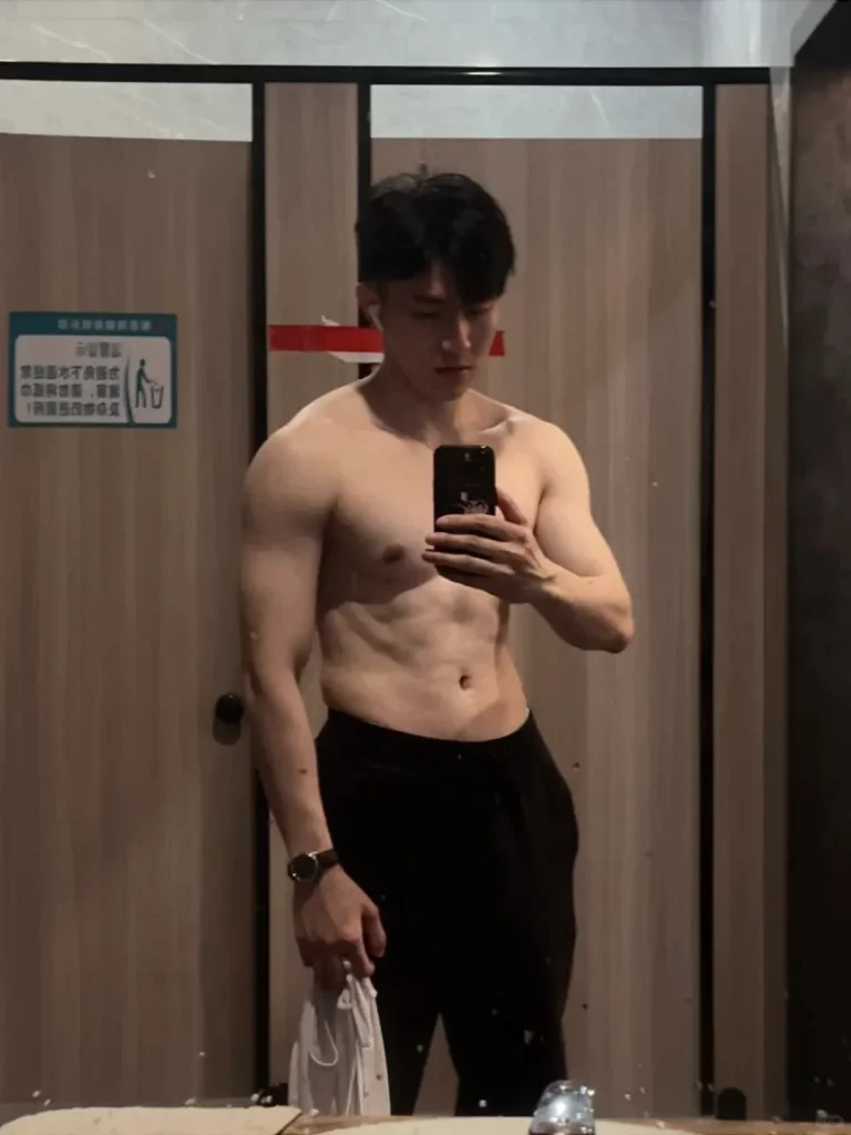 迷彩型男 " 私教！长的太帅啦！