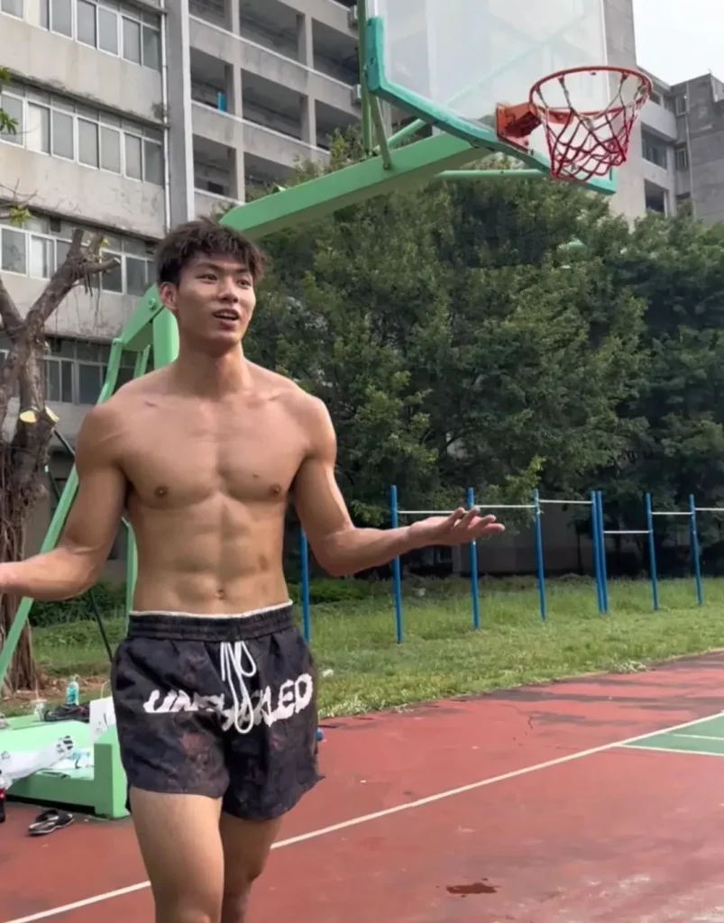 187CM 黑皮腹肌高弹猛男，广东大盘肌！