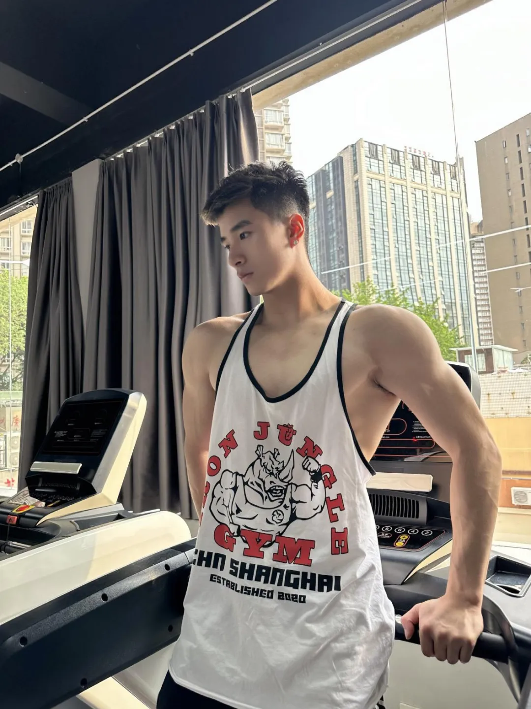 五官周正的颜值腹肌帅哥,厚实胸肌宽肩细腰告诉身材 五官周正的颜值腹肌帅哥,厚实胸肌宽肩细腰告诉身材