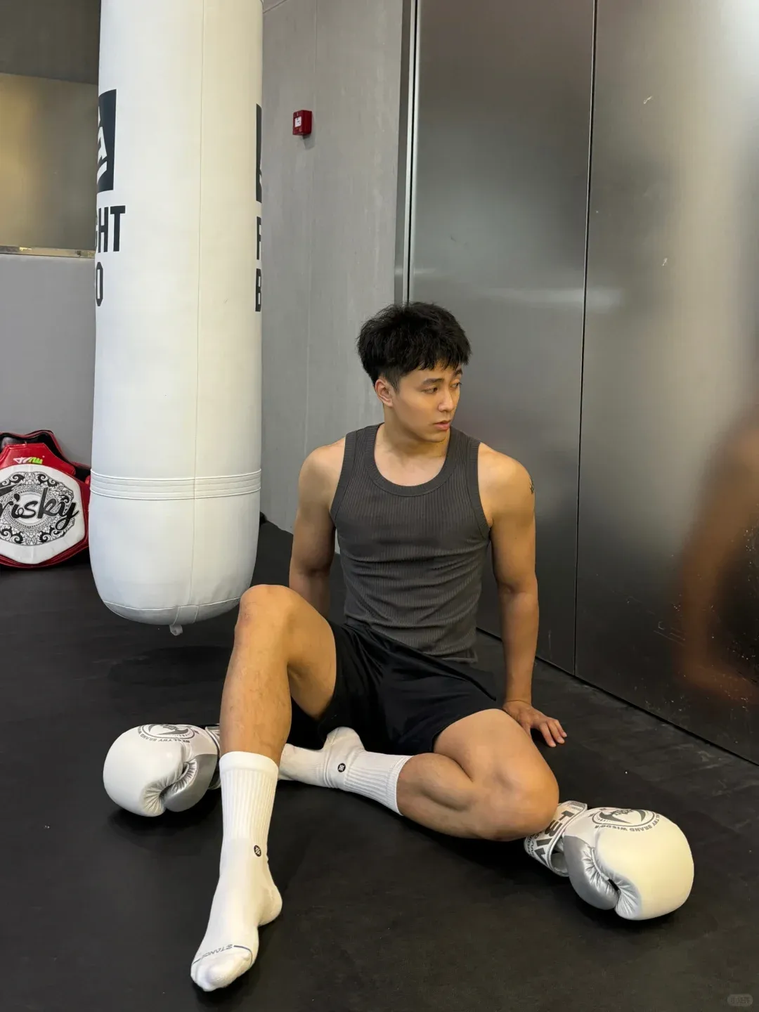 冬天别偷懒！185cm 白袜男邀你寒冬坚持健身