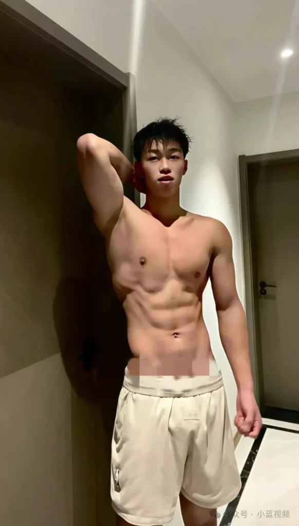 满活力 19，鲨鱼线腹肌田径运动员！