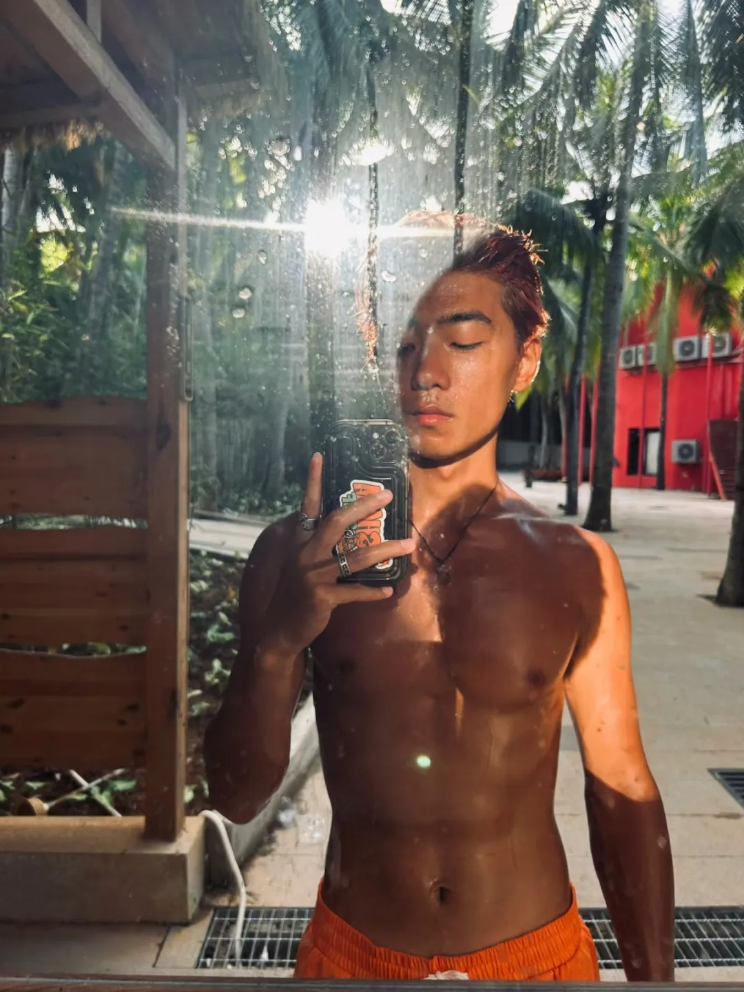 00 后黑皮薄肌男神上线！这身腱子肉太上头了！