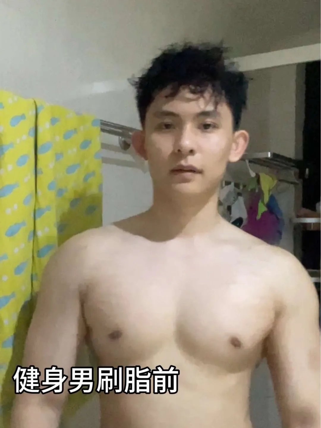“大耳朵图图”的卷发肌肉主播