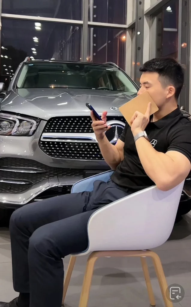 穿正装皮鞋卖车的超帅销售壹臣？真大呀？