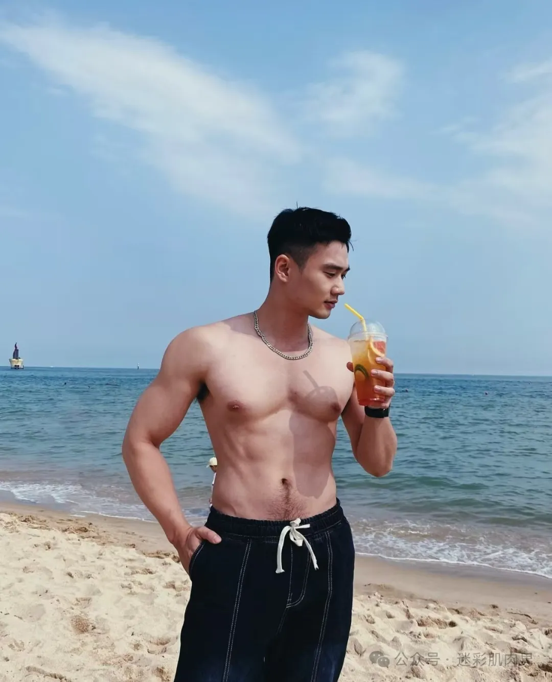 181CM 空少为吸引穿内裤拍大片？大鼻子也太撩了！