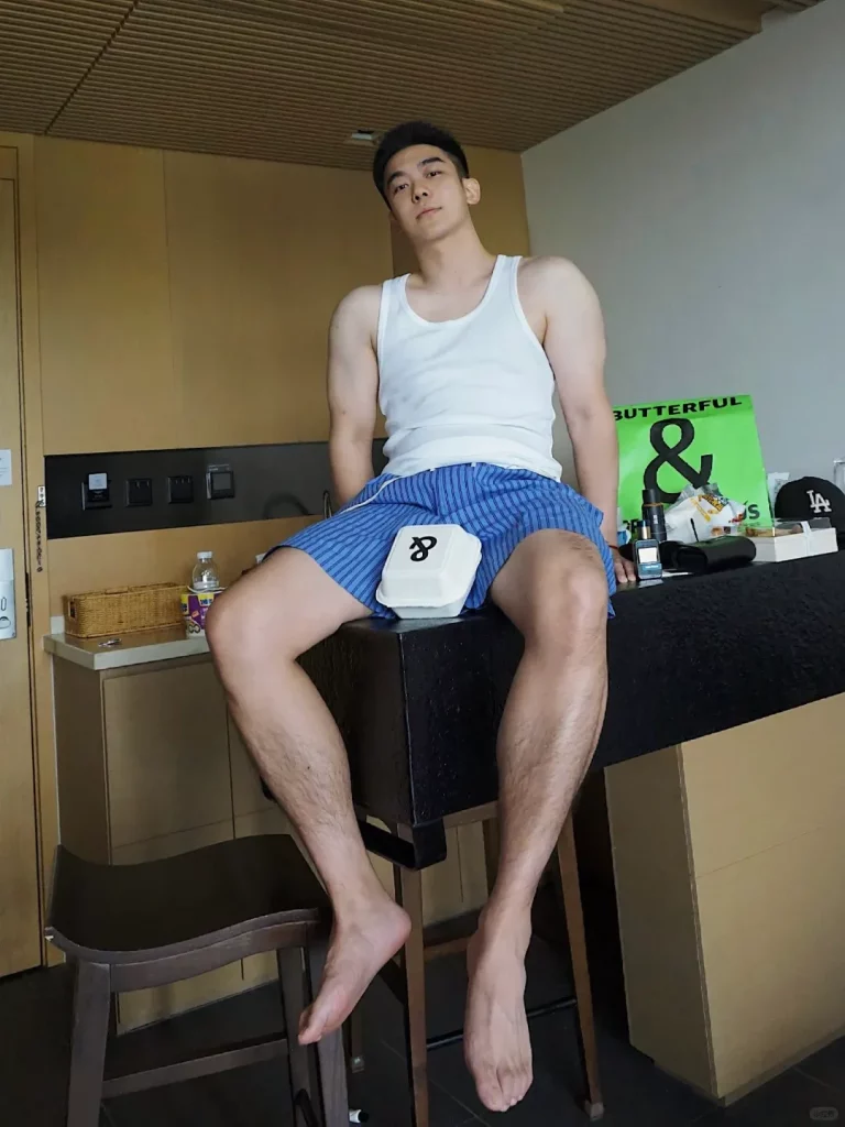 正装也能玩出不一样的帅气感