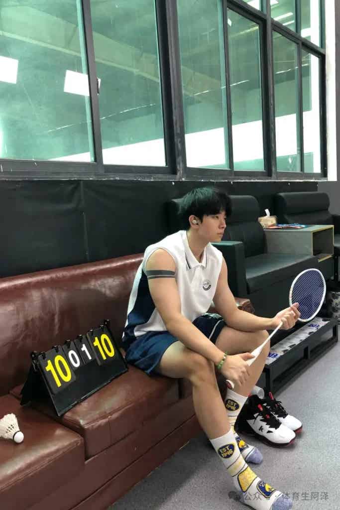 185 白袜体育生，白袜长腿太诱惑，属于男大的时代来啦........