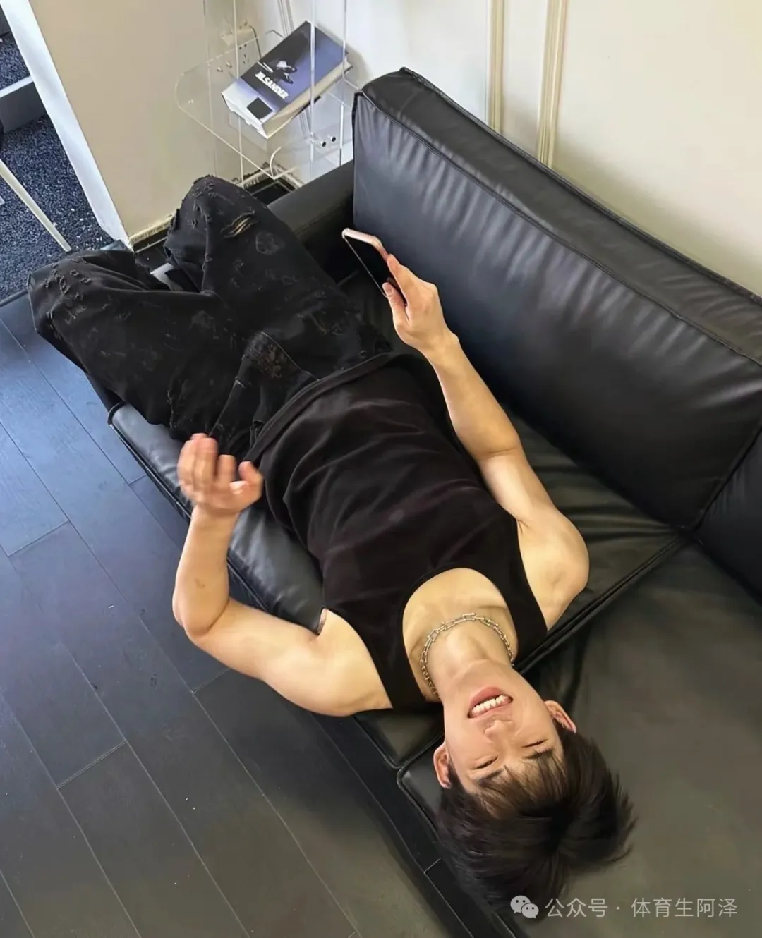 195 男大篮球体育生，宽肩窄腰。属于长腿男大的温柔刀，你能否经住诱惑？