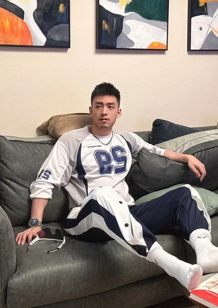 咨询男西装暴徒的奶狗内核是怎样炼成的