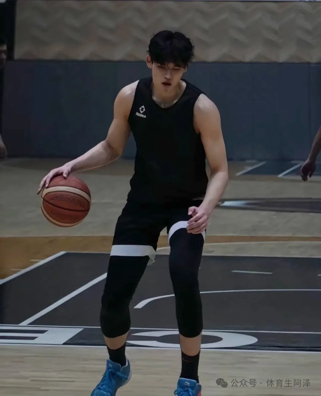 195 男大篮球体育生,宽肩窄腰。属于长腿男大的温柔刀,你能否经住诱惑? 195 男大篮球体育生,宽肩窄腰。属于长腿男大的温柔刀,你能否经住诱惑?