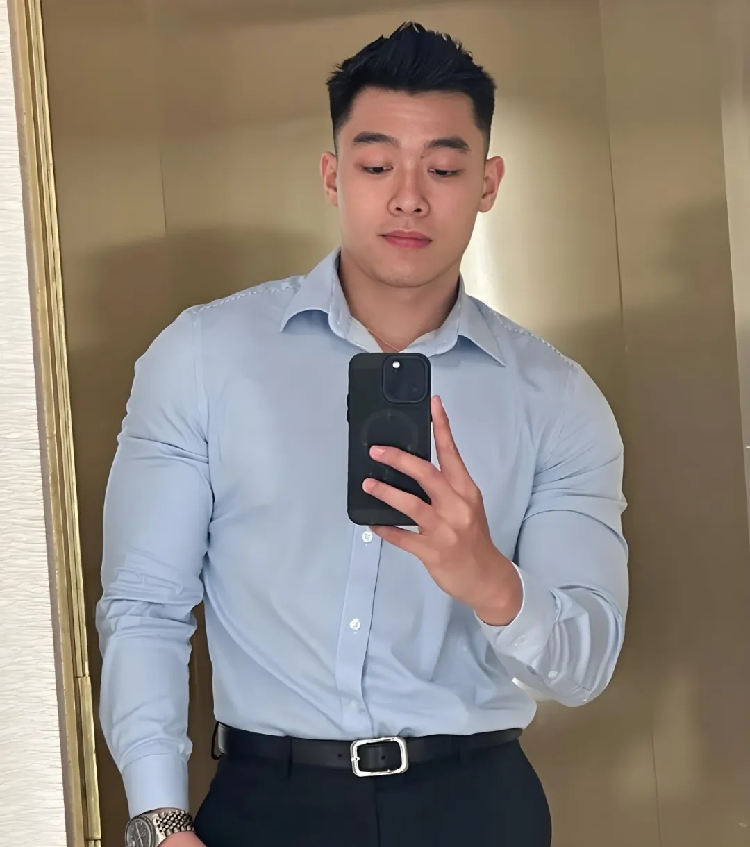 建议“穿衬衫”的男士剪这 3 款发型，轻熟帅气，尽显型男魅力！