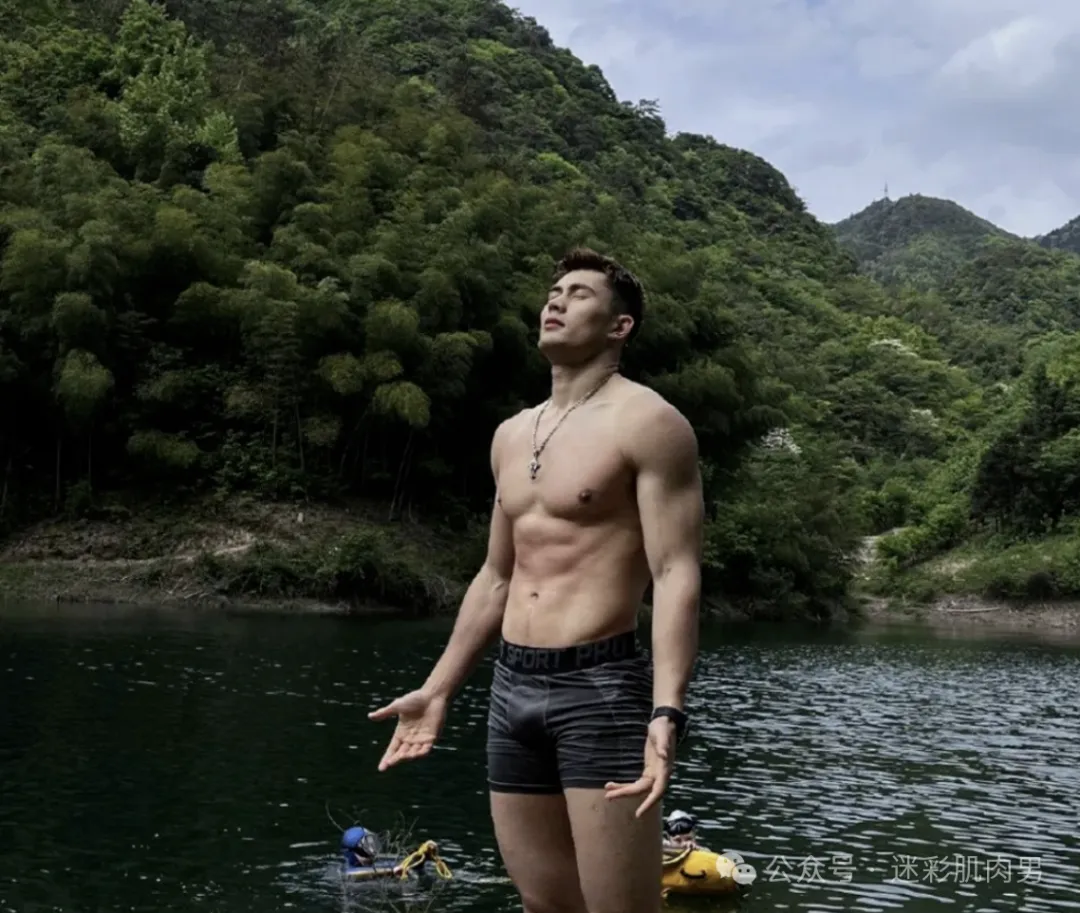 190CM 新疆硬汉湿透长腿？？长得太野太太大！！