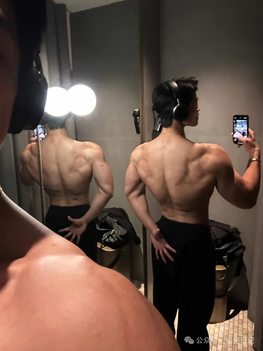 187cm 黑皮体育生私照曝光！网友直呼：公狗腰看着好强……