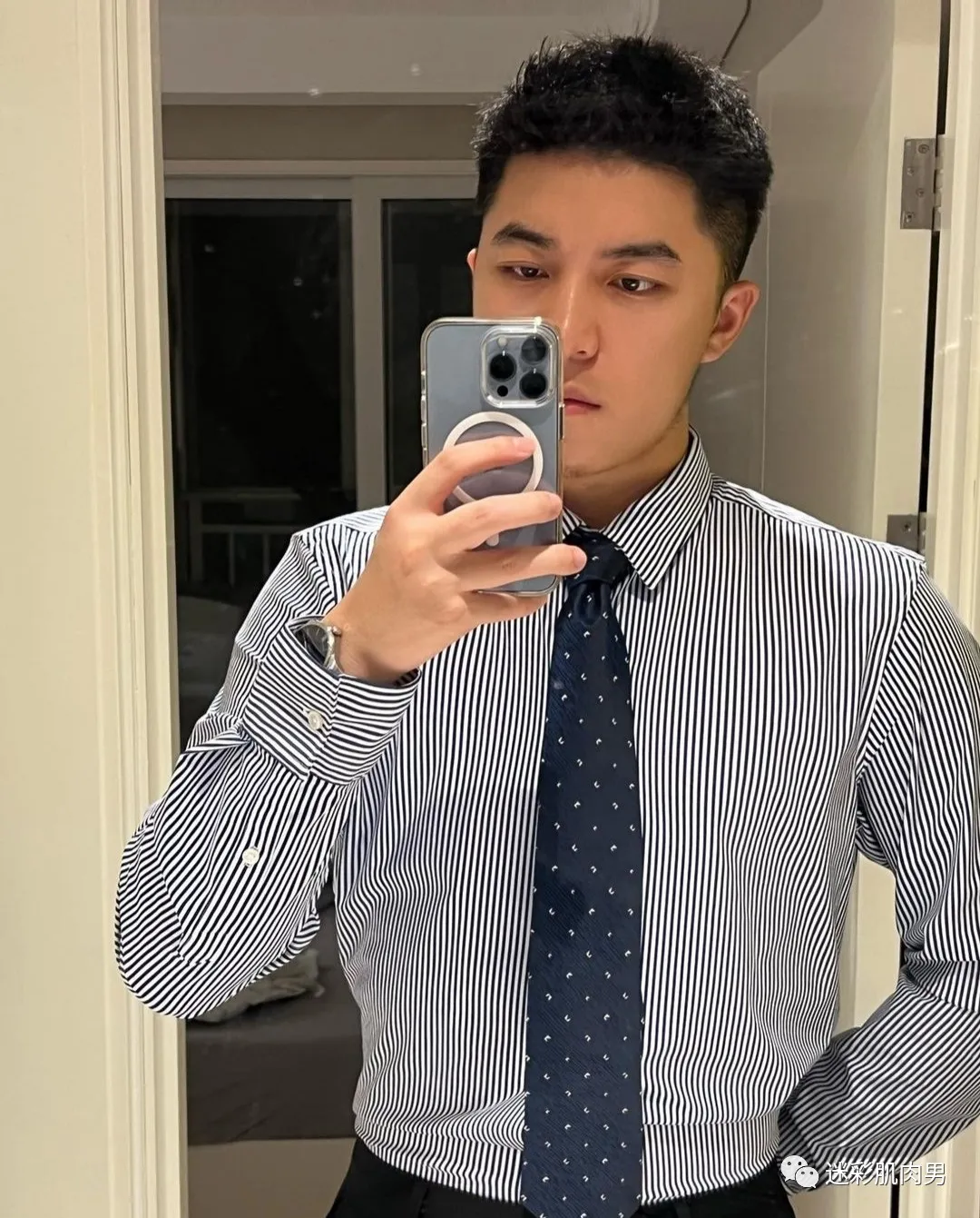 教英语的正装老师翘臀私照扒到，山东大汉子真大！！