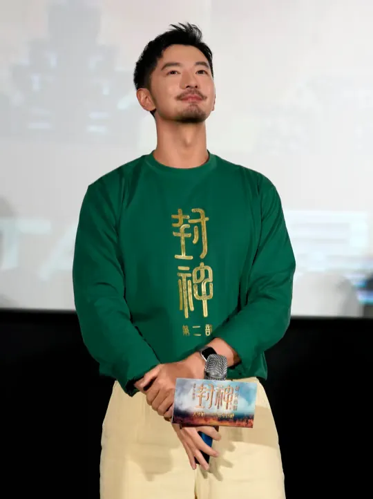 封神 2 的新老公被我锁定噜！麒麟臂叔圈天菜，居然是从 SM 出道的！