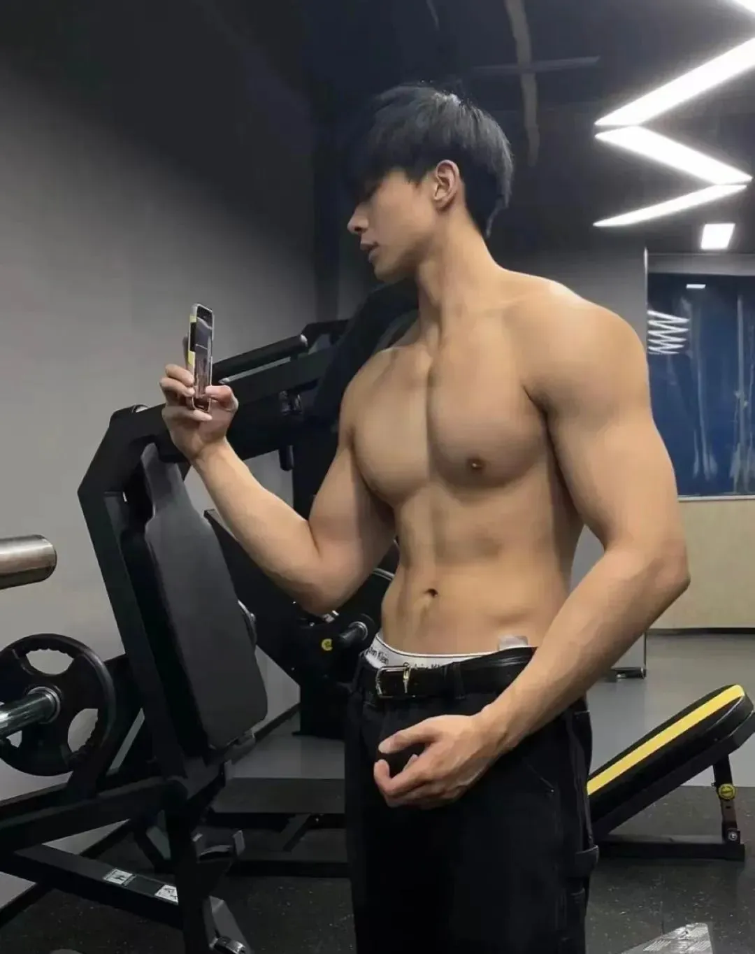 湖南 192CM 的伴郎太帅了！脱掉正装肌肉身材更诱人！