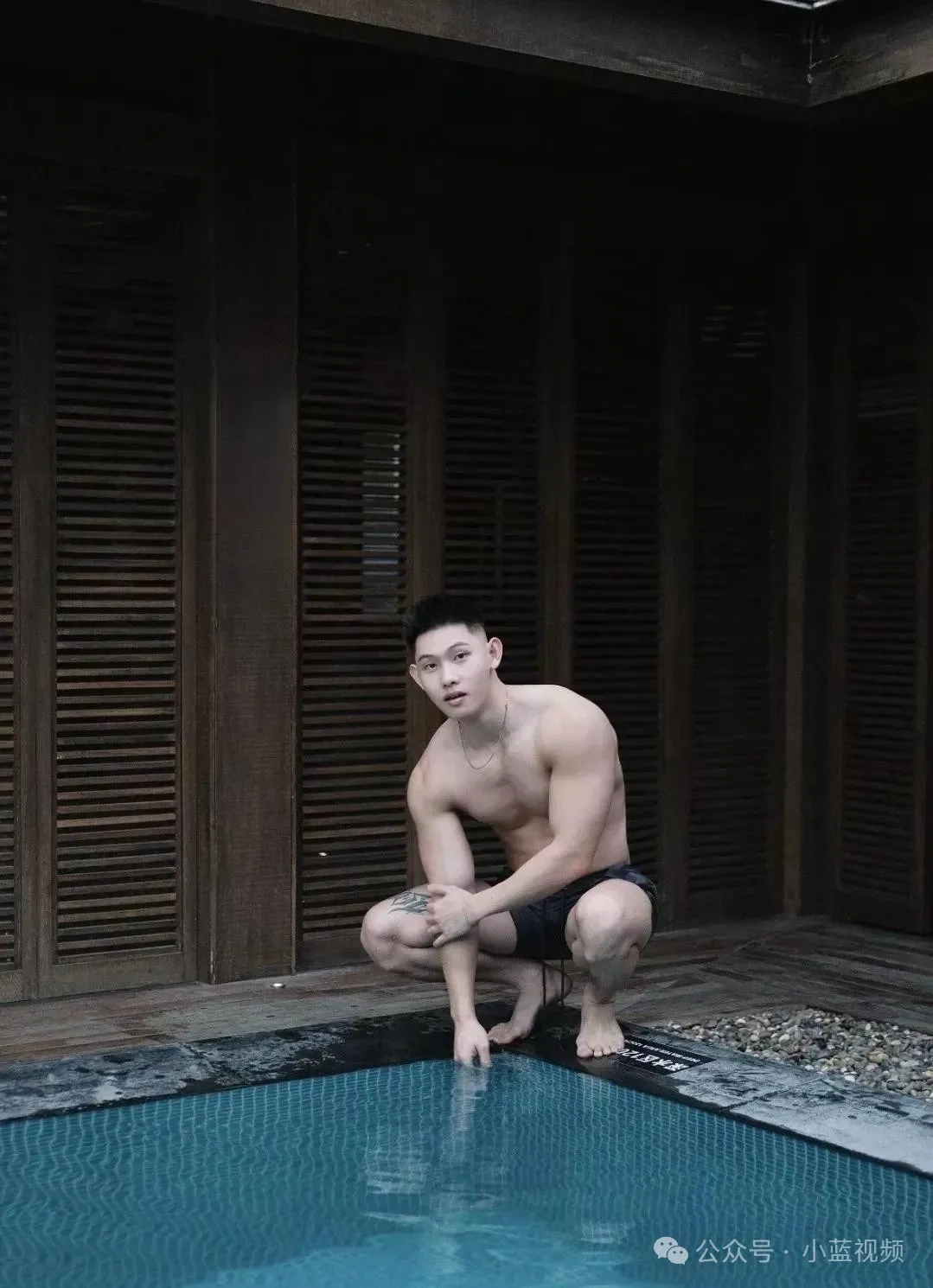 脏兮兮痞帅正装阳光大男孩！