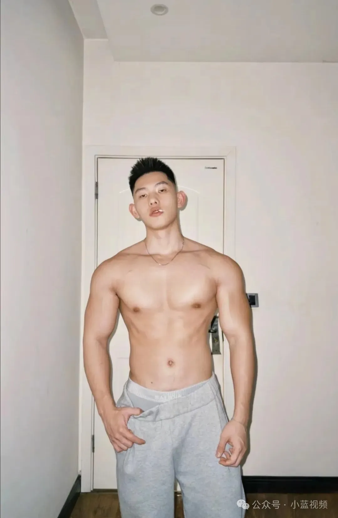 脏兮兮痞帅正装阳光大男孩！