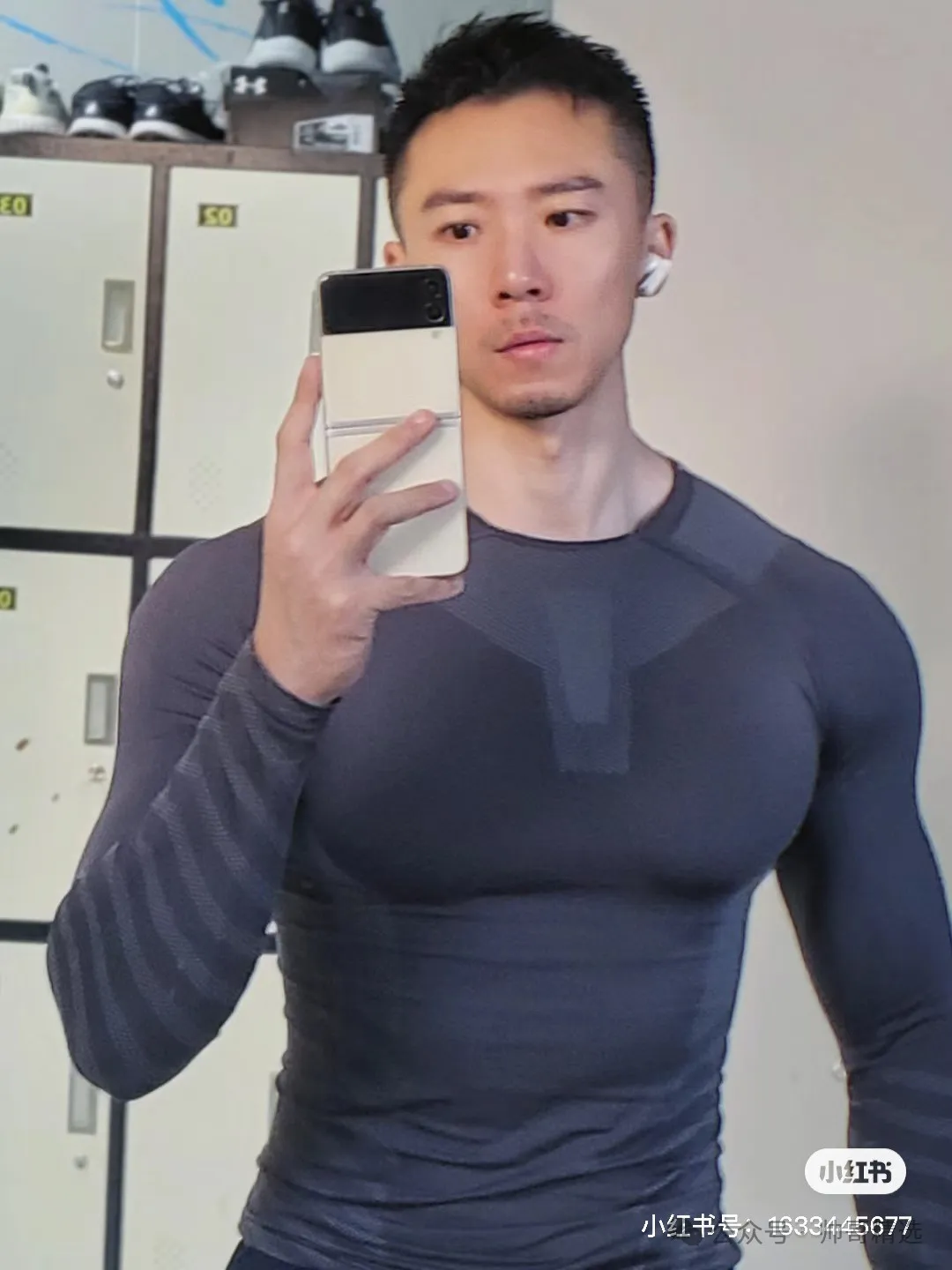 178CM 胸肌硕大的粗筋肌肉男 T 恤快要撑爆了