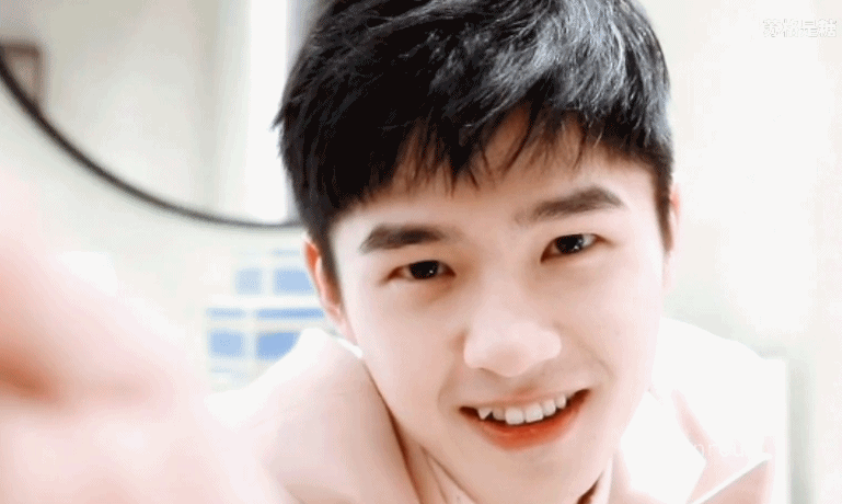 刘昊然颜值大回春！半裸出镜把网友们都馋哭了！真的好帅！