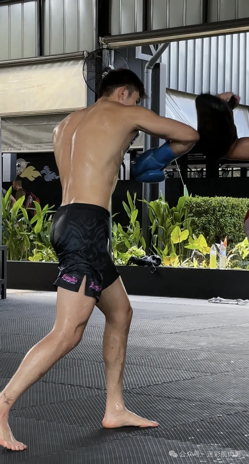 190CM 新疆硬汉湿透长腿？？长得太野太太大！！