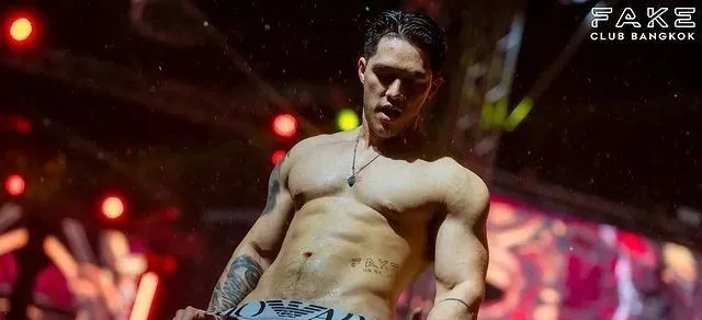 肌肉越大 拍的片越大胆 胸肌腹肌大翘臀全曝