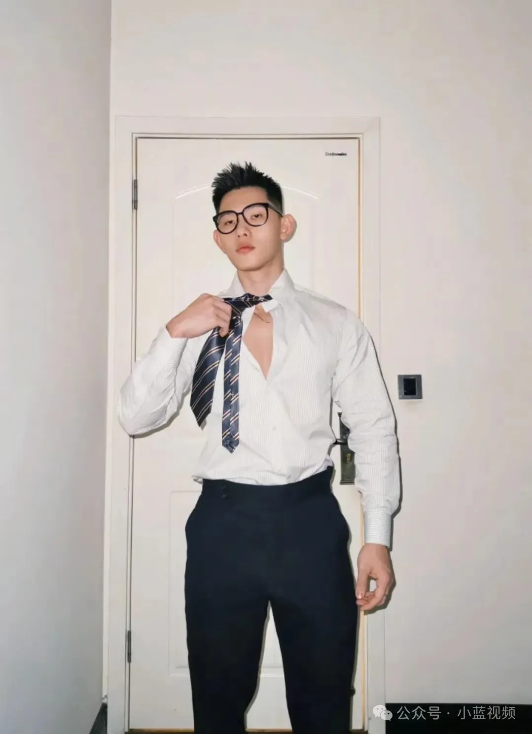 脏兮兮痞帅正装阳光大男孩！
