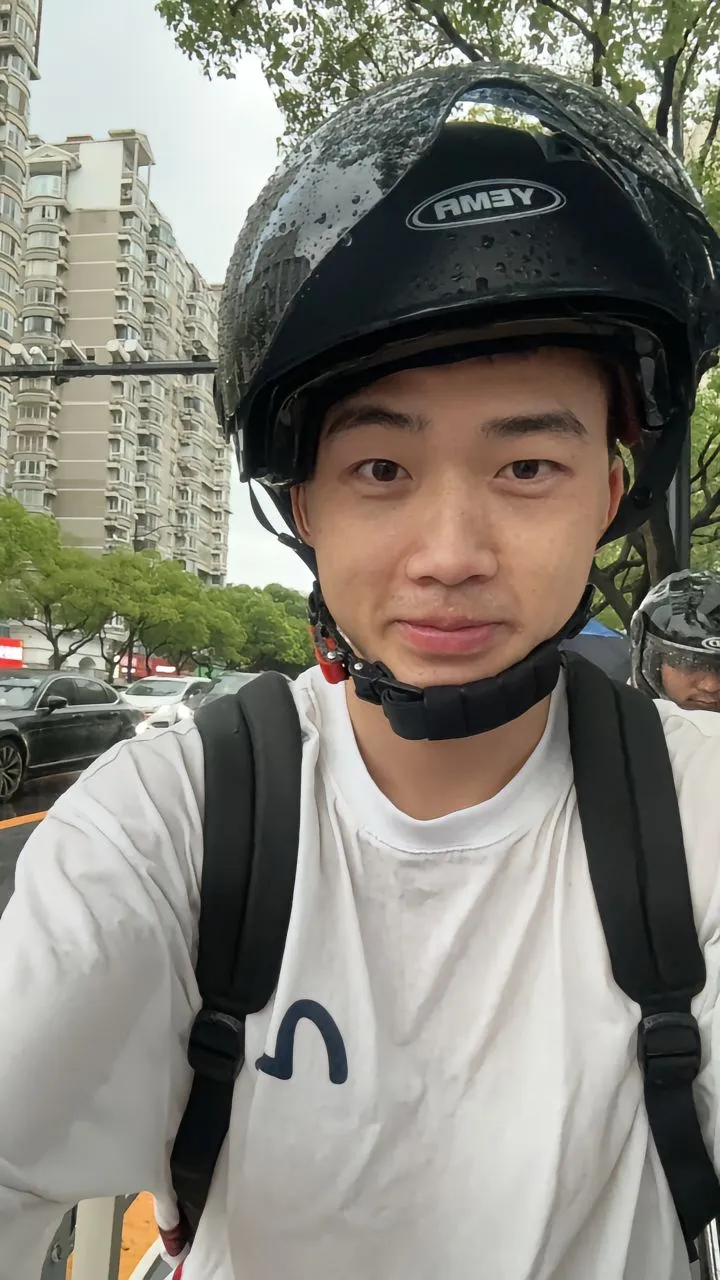 和戴蒙炒 CP 的退役小哥莫西林，简直就是“奶零天花板”