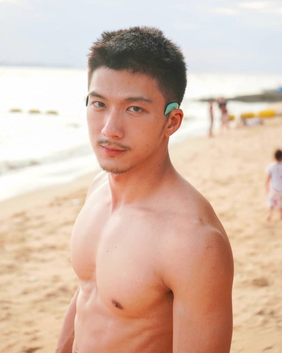 泰国天菜白袜肌肉男 Iknotus 海边湿身暴击