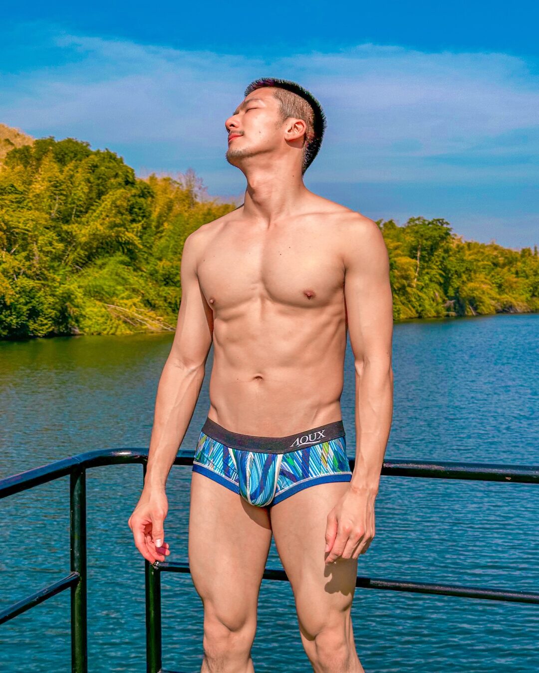 泰国天菜白袜肌肉男 Iknotus 海边湿身暴击
